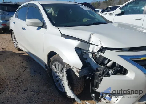 2015 Nissan Altima 2.5 S из США, поврежденный, VIN 1N4AL3AP6FN329988